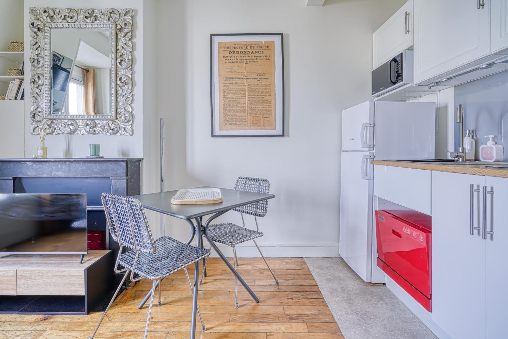 F2 Parisien - Pere Lachaise Apartment *